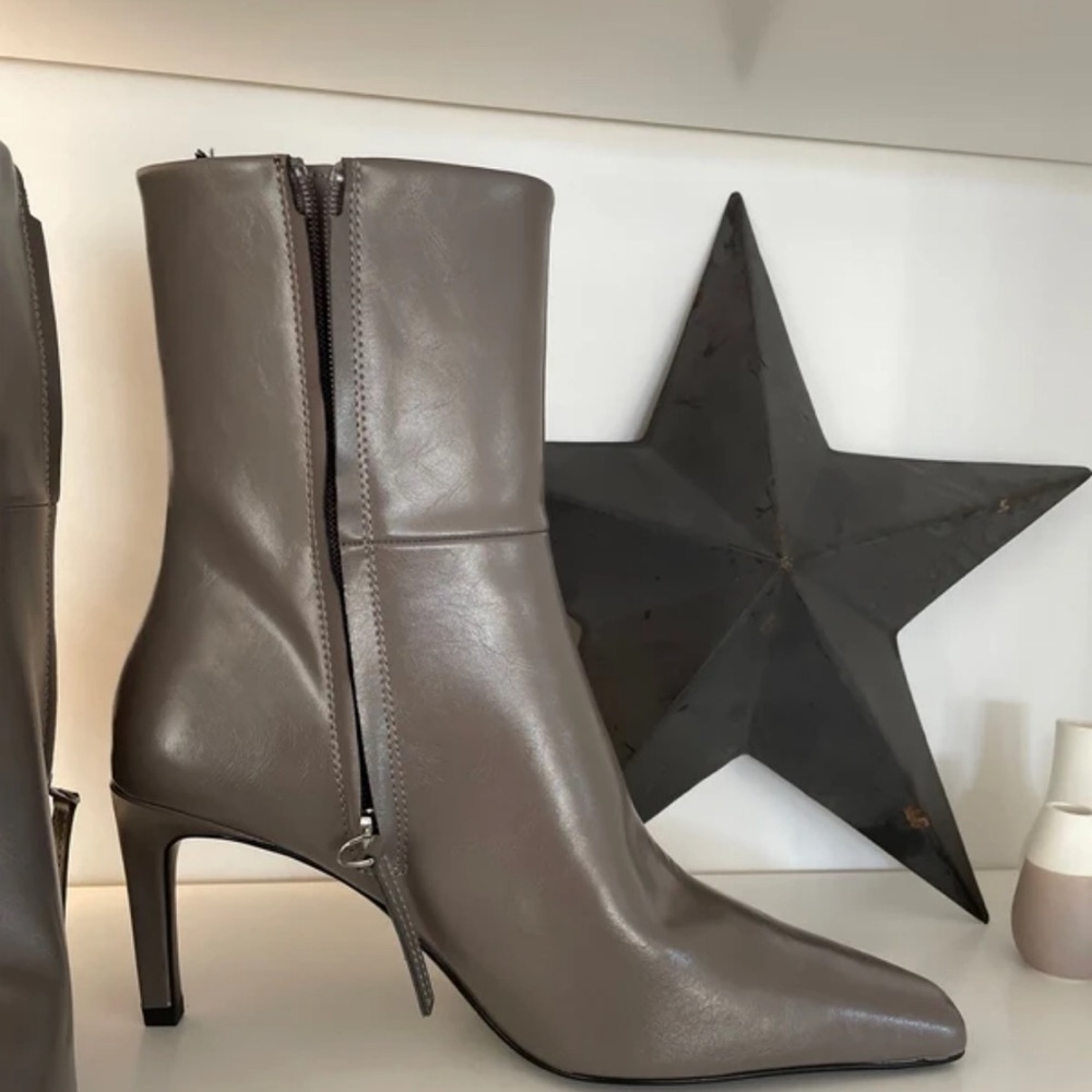 Boots Elegant Gray Heeled Boots